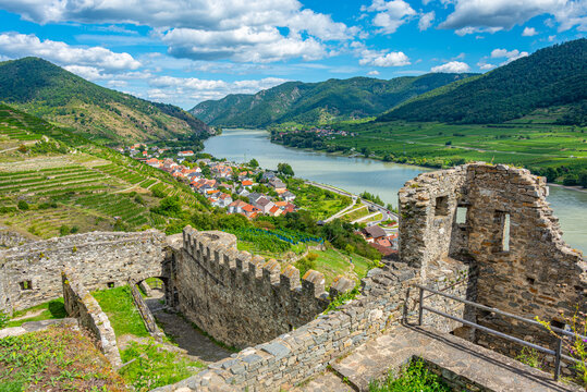 Hinterhaus castle overlooking Spitz an der Donau village in Aust
