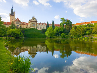 Obraz premium Summer day at Pruhonice palace in Czech republic