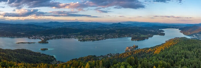 Fototapeta premium Sunset panorama view of Worthersee in Austria