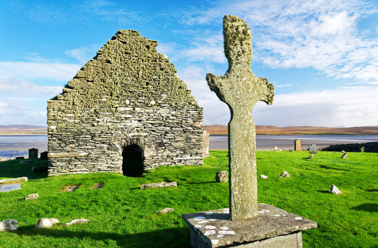 Kilnave early Celtic Christian cross beside the late medieval Kilnave Chapel on  Gruinart Bay, Islay, Inner Hebrides, Scotland