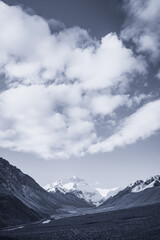 Obraz premium Mount Everest as seen from Base Camp in Tibet