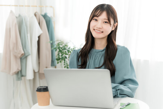 Women who use computers at home (working, working from home, fully remote, remote work, telework)