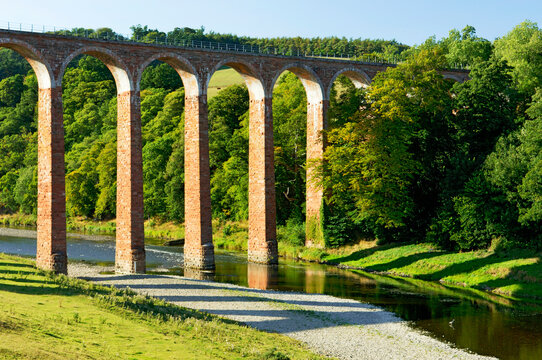 Leaderfoot Railway Viaduct, built 1865, crossing the River Tweed near Melrose. Borders Region, Scotland