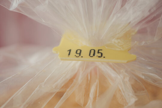 Bag tag shows expire date for a bread