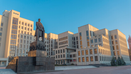 Fototapeta premium Government House and Lenin Monument on Independence Square in Minsk with copy space
