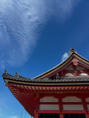 Obraz premium Kyoto, Japan - 19 September 2025. Red roof of the palace. Urban Landscape.