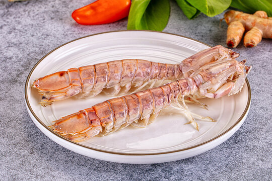 Gourmet boiled big Mantis shrimp