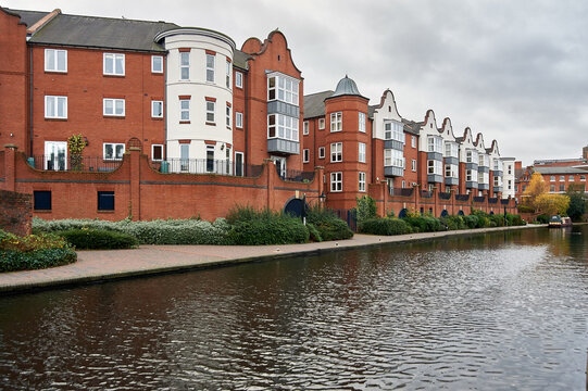 Modern red brick apartment buildings and residential flats along the Worcester and Birmingham Canal, Gas Street Basin, Birmingham, West Midlands, England, UK.