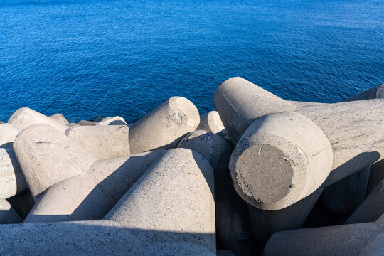 high angle view oof tetrapods and sea