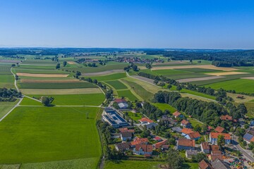 Naklejka premium Die Gemeinde Stetten bei Mindelheim im schwäbischen Unterallgäu aus der Vogelperspektive