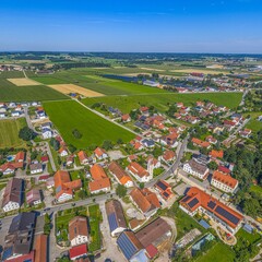 Naklejka premium Ausblick ins sommerliche Unterallgäu rund um die Ortschaft Stetten in Mittelschwaben