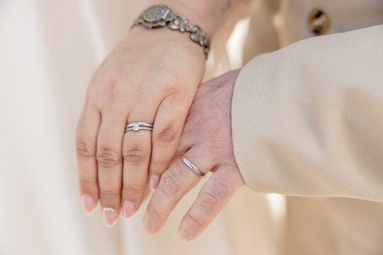 novia, boda, persona, gente, maquillaje, casa, sonrisa, celebracion, preparativos, novio, marido, mujer, casados, casamiento, detalles, ceremonia, vestido, traje