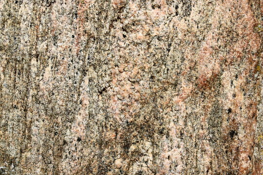 gro&szlig;e Steine und Findlinge in der Mauer einer alten Feldsteinkirche, als Struktur und Hintergrund, Nahaufnahme
