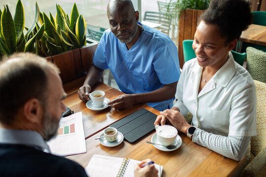 Medical staff meeting with consultant at coffee shop