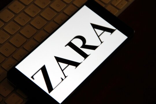 Zara - Rede de moda fast-fashion, de origem espanhola e pertencente ao grupo Inditex. Fundada em 1975, famosa por trazer tend&ecirc;ncias das passarelas rapidamente para o varejo.