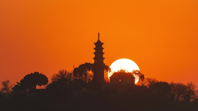 Sunset Time-lapse of the Sun Setting Behind Lengjia Pagoda, Suzhou, Jiangsu, China
