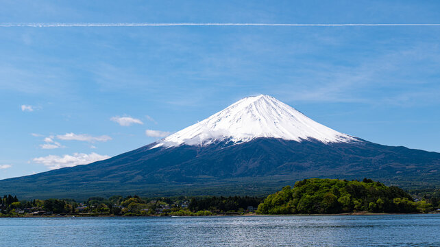 富士山と飛行機雲」の写真素材 | 162件の無料イラスト画像 | Adobe Stock