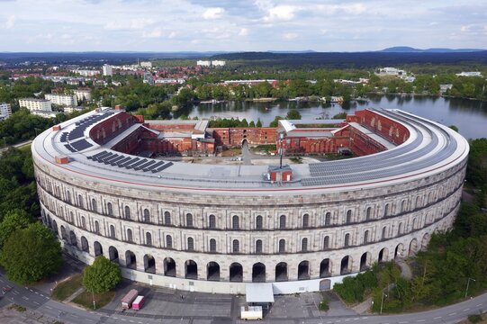 Unfinished Congress Hall of the NSDAP 1933-1945, in the back head annexes left Documentation Center, right Serenade Courtyard, large Dutzendteich, former Nazi Party Rally Grounds, Nuremberg, Middle Franconia, Franconia, Bavaria, Germany