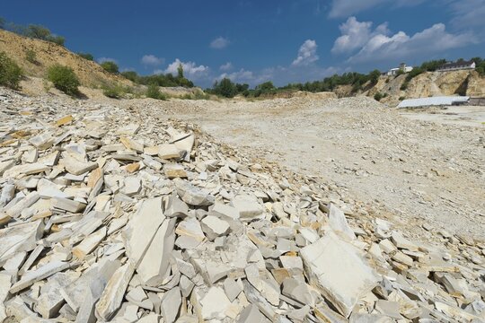 Plattenkalk limestone with inclusions, quarry area of Untere Haardt, Altm&uuml;hltal, Solnhofen, Middle Franconia, Bavaria, Germany