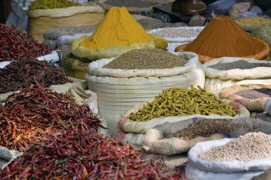 Chili peppers and spices, market at the Howrah Bridge, Kolkata, Calcutta, West Bengal, India, Aisa