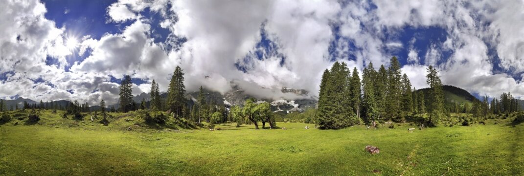360 &deg; mountain panorama with unusual cloud formation, mountain forest and maple trees, Kleiner Ahornboden, Karwendel, Tyrol, Austria, Europe