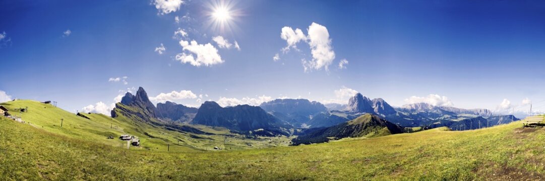 Panoramic view from the Seceda High Plateau towards the peaks of the Geisler mountains, Sellamassiv and Langkofel, Puez-Geisler National Park, Wolkenstein, Alto Adige, Italy, Europe