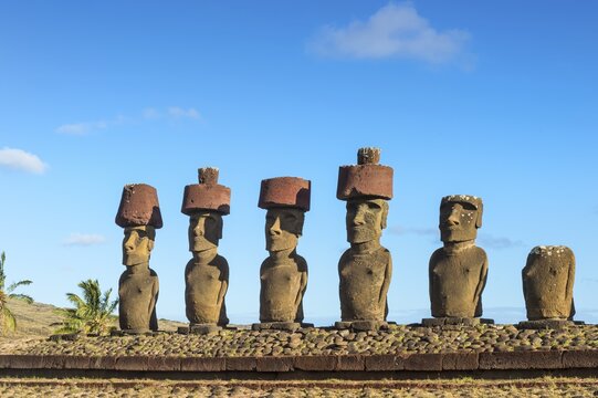Ahu Nao-Nao Moais, Anakena, Rapa Nui National Park, Unesco World Heritage Site, Easter Island, Chile
