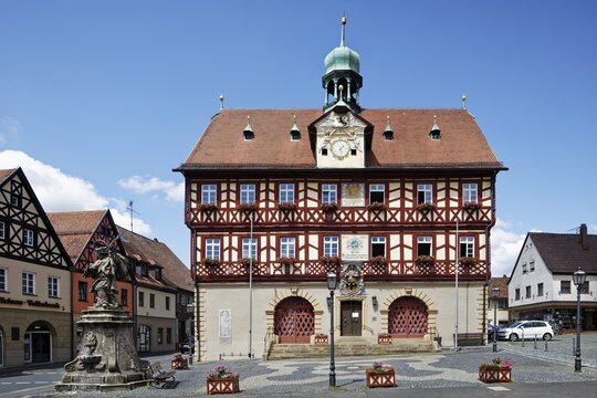 Town hall, half-timbered house, built 1687, in front of it Nepomuk fountain, Bad Staffelstein, district of Lichtenfels, Franconian Switzerland, Franconian Alp, Upper Franconia, Franconia, Bavaria, Germany