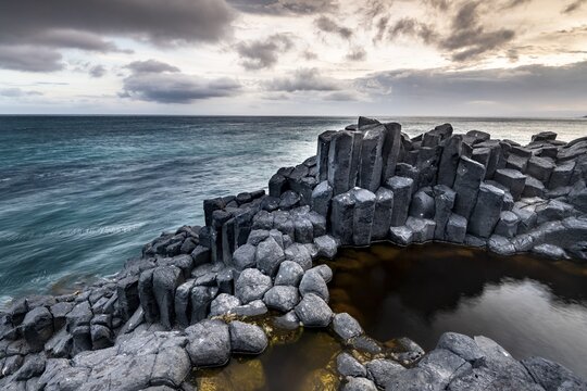 Coastal basalt cliffs, basalt columns, Blackhead, Dunedin, Otago, South Island, New Zealand