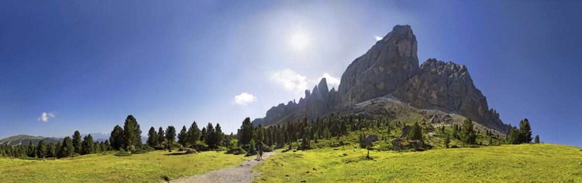 Mt Peitlerkofel, Sasso delle Putia, panoramic view at Wuerzjoch, Passo delle Erbe, Villnoess, Funes, Dolomites, South Tyrol, Italy, Europe