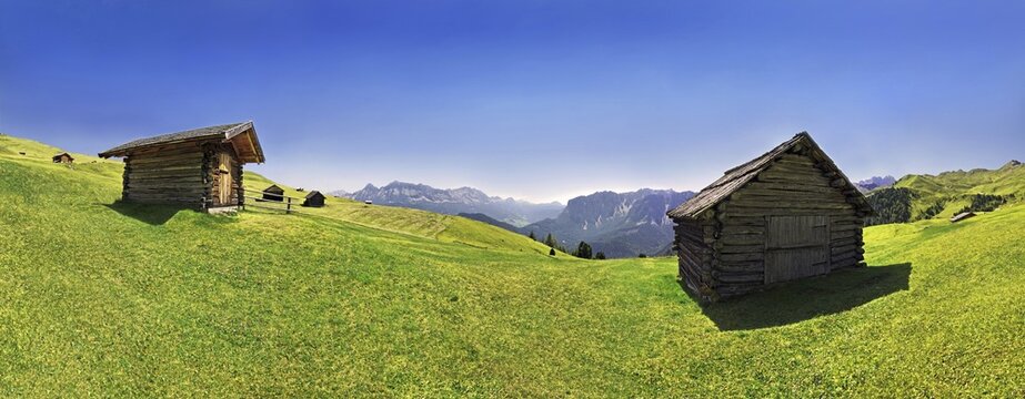 Panoramic view at Mt Peitlerkofel, Sasso delle Putia, with mountain huts and alps, Alta Badia, Dolomites, South Tyrol, Italy, Europe