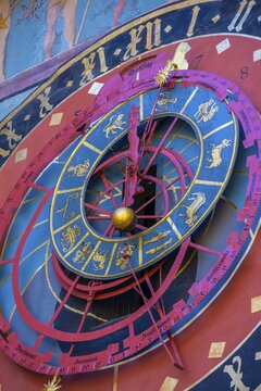 Astronomical clock and cytglogge, time bell tower, in the old town of Bern, Inner City, Bern, Canton of Bern, Switzerland