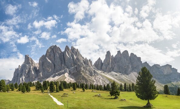 Hiking trail near Gschnagenhardt Alm, behind Geislerspitzen, Villn&ouml;sstal, Sass Rigais, Dolomites, South Tyrol, Italy