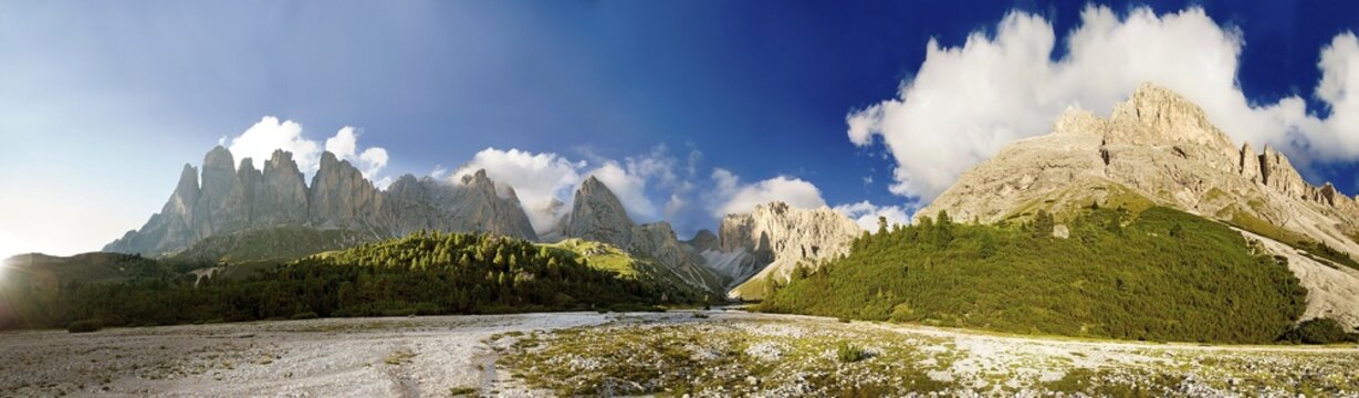 300&deg; panorama on the Seceda High Plateau near Regensburg Hut in the evening light with a view towards the Geisler and Stevia mountains, Puez-Geisler National Park, Wolkenstein, Alto Adige, Italy, Europe
