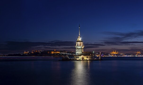 Lighthouse, Leander's Tower or Girls' Tower, Kız Kulesi, blue hour, island in the Bosporus, &Uuml;sk&uuml;dar, Istanbul, Turkey