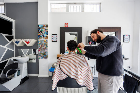 Close-up neckline work in a bright, modern shop, highlighting precision technique and everyday men&rsquo;s grooming service.