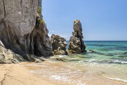 Rock in the sea, Anapai Bay, Abel Tasman National Park, Tasman, South Island, New Zealand