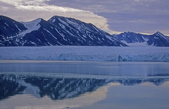 Glacier, reflections, close to Monaco glacier, Spitsbergen, Svalbard, Arctic, Norway