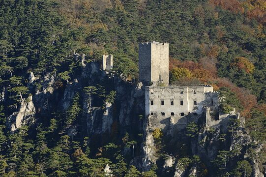 View from the tower of the ruins of Rauheneck Castle towards the ruins of Rauhenstein Castle, Baden, Lower Austria, Austria, Europe