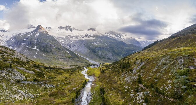 Berliner H&uuml;tte am Zemmbach, Steinmandl on the left, Waxeggkees Glacier, Gro&szlig;er M&ouml;seler, Alpine panorama, Berliner H&ouml;henweg, Zillertal Alps, Schlegeiskees Glacier, Zillertal, Tyrol, Austria