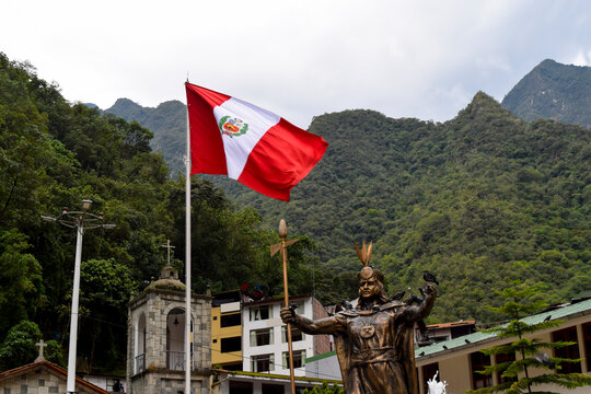 Pachacuti Statue - Aguas Calientes - Peru, the way to visit the ruins of Machu Picchu