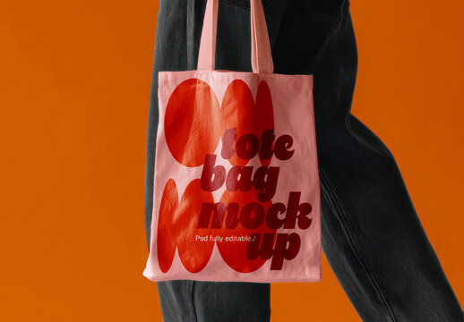 Tote Bag Mockup In Walking Lifestyle Scene 