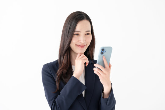 ビジネス　女性　スマホ