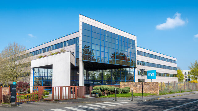 Bry-sur-Marne, France - 22 mars 2026: Vue ext&eacute;rieure du si&egrave;ge de l'Institut National de l'Audiovisuel (INA), &eacute;tablissement public fran&ccedil;ais en charge notamment d'archiver les productions audiovisuelles
