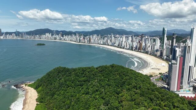 Balne&aacute;rio Cambori&uacute;, Santa Catarina, Brasil. Vista a&eacute;rea da orla de Balne&aacute;rio Cambori&uacute;.