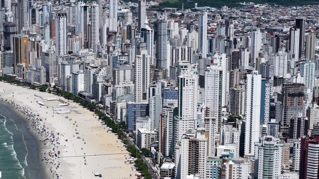 Balne&aacute;rio Cambori&uacute;, Santa Catarina, Brasil. Vista a&eacute;rea da orla de Balne&aacute;rio Cambori&uacute;.