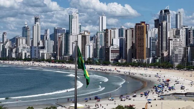 Balne&aacute;rio Cambori&uacute;, Santa Catarina, Brasil. Vista a&eacute;rea da orla de Balne&aacute;rio Cambori&uacute;.