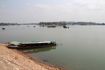 Naklejka premium river (mekong ?) in the countryside at khong island in laos