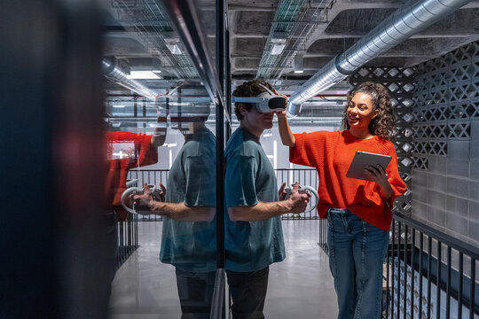 Team collaboration using virtual reality technology