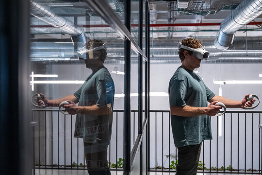 Immersive virtual reality experience in a modern office